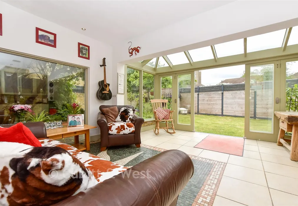 Family Area - Camborne Road, South Sutton, Surrey - Wards of Kent