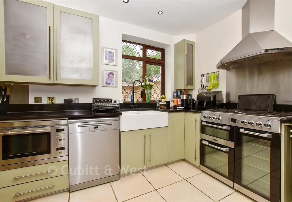 Kitchen - Camborne Road, South Sutton, Surrey - Wards of Kent