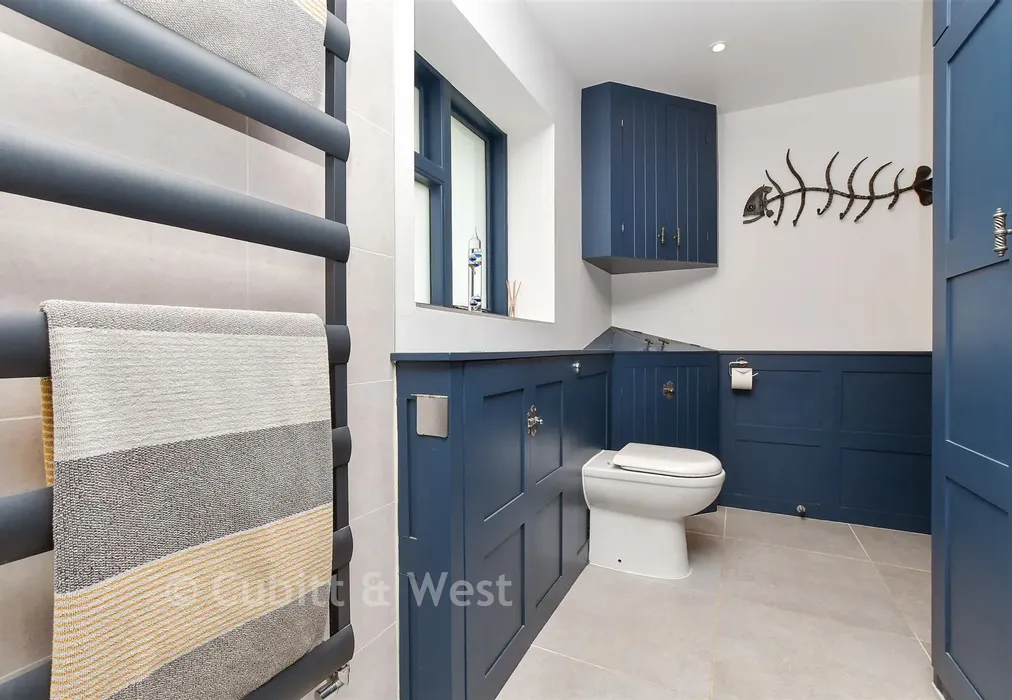 Bathroom - Camborne Road, South Sutton, Surrey - Wards of Kent