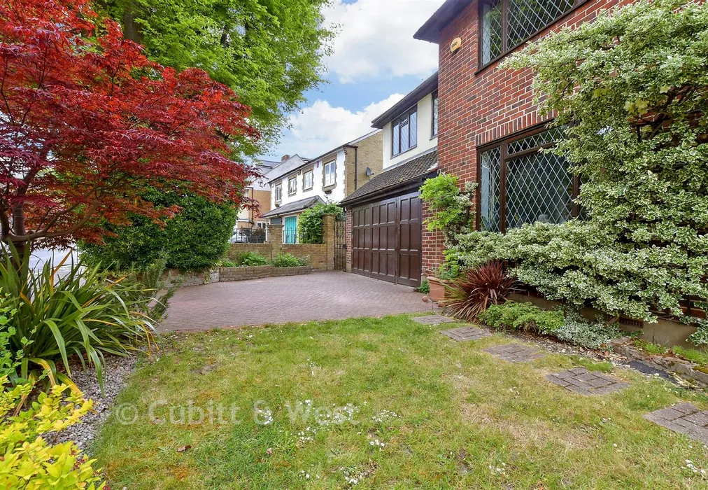 Front Garden - Camborne Road, South Sutton, Surrey - Wards of Kent