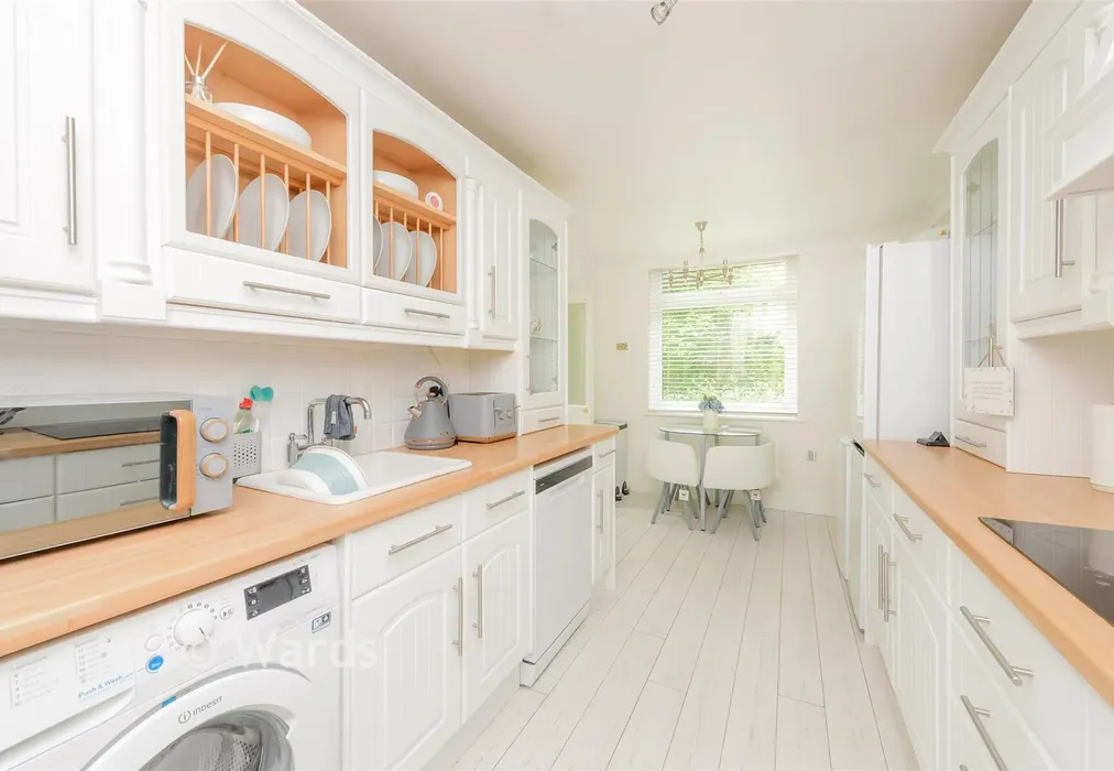 Kitchen - Bazes Shaw, New Ash Green, Longfield, Kent - Wards of Kent