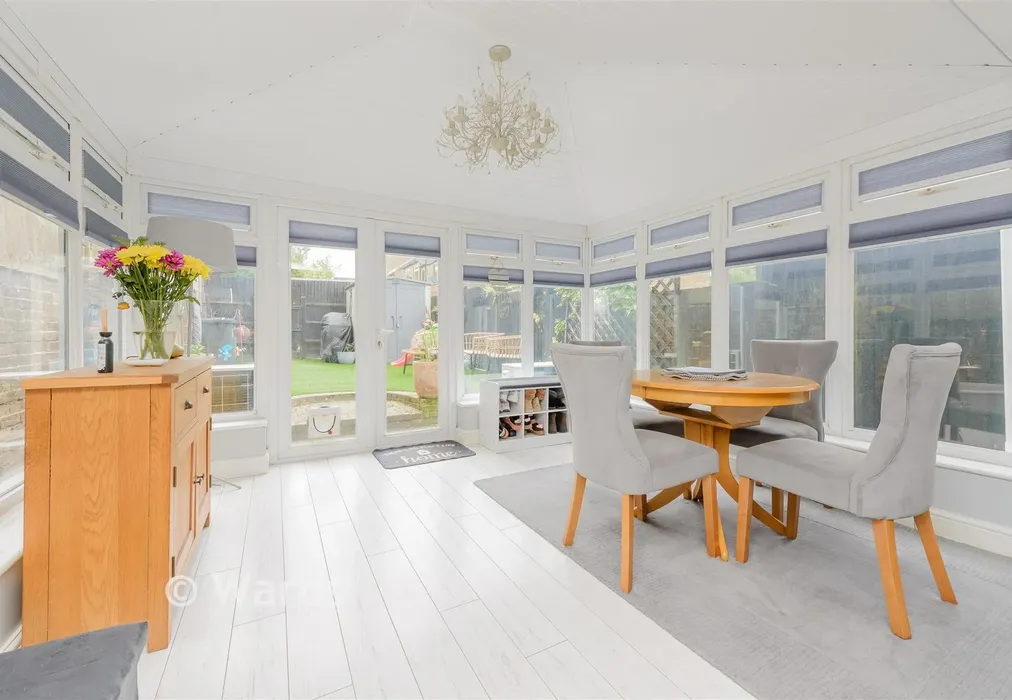 Garden Room - Bazes Shaw, New Ash Green, Longfield, Kent - Wards of Kent