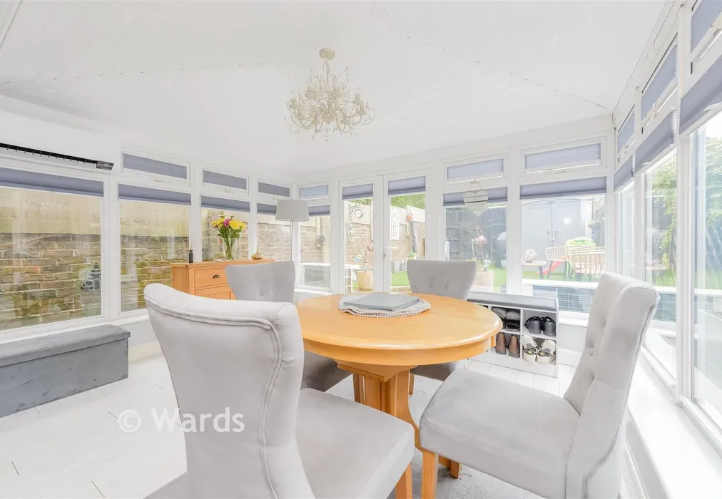 Garden Room - Bazes Shaw, New Ash Green, Longfield, Kent - Wards of Kent