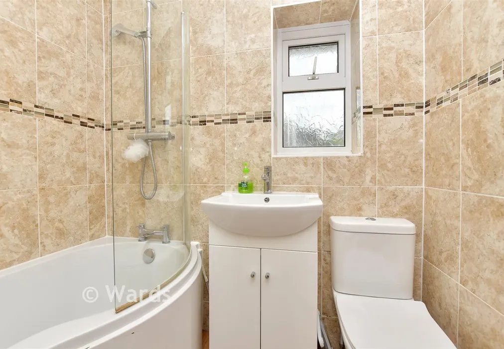 Bathroom - Roosevelt Avenue, Chatham, Kent - Wards of Kent