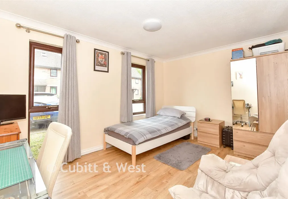 Lounge/Bedroom - Meon Close, Petersfield, Hampshire - Wards of Kent