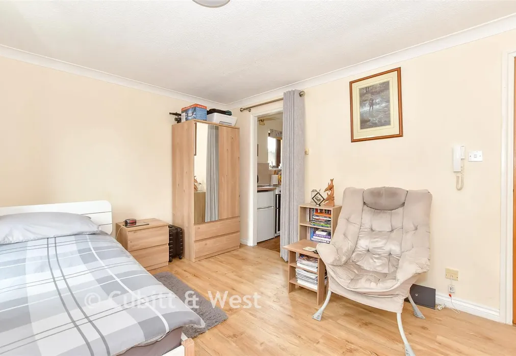 Lounge/Bedroom - Meon Close, Petersfield, Hampshire - Wards of Kent
