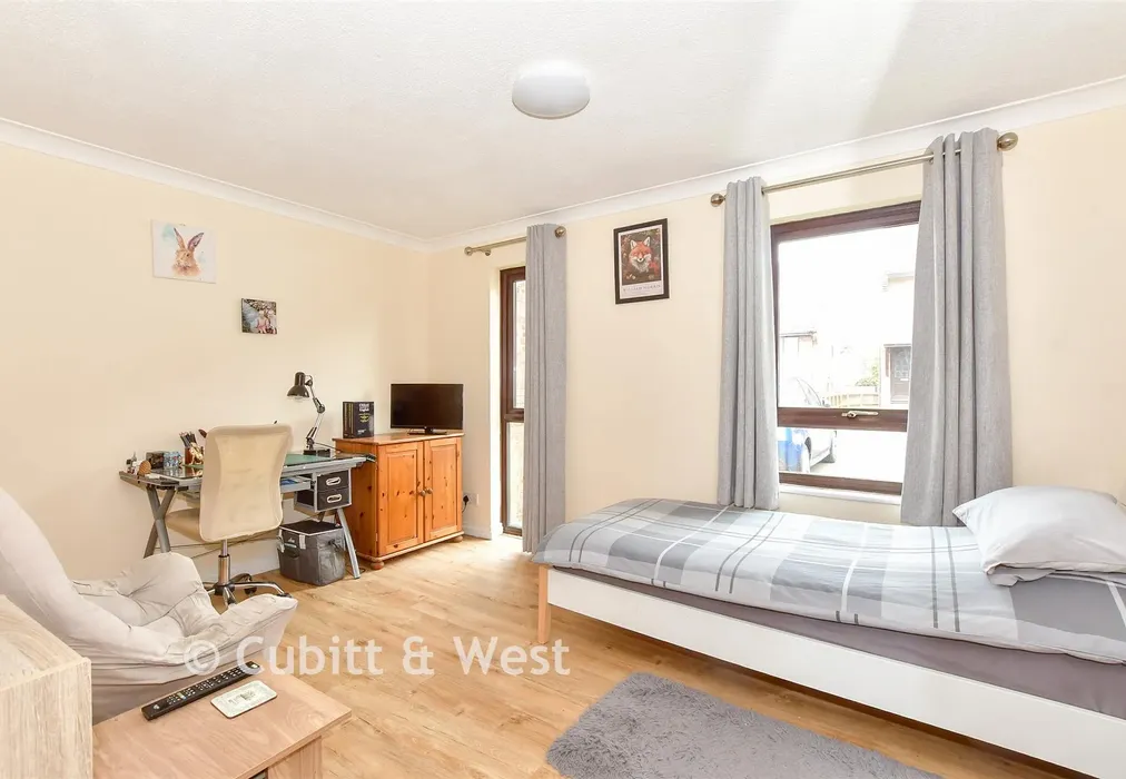 Lounge/Bedroom - Meon Close, Petersfield, Hampshire - Wards of Kent