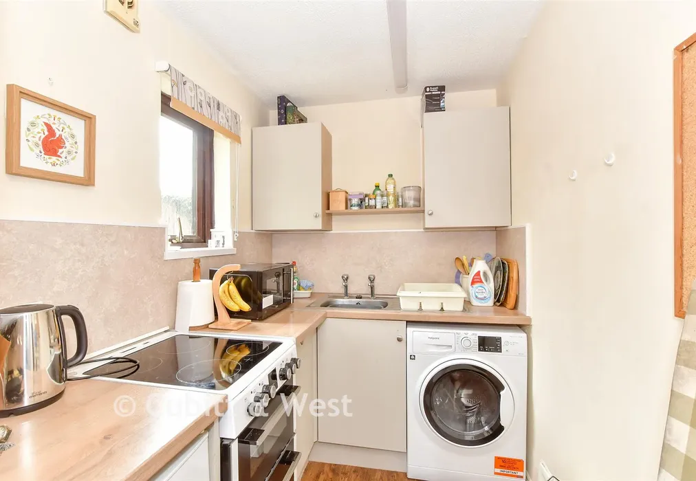 Kitchen - Meon Close, Petersfield, Hampshire - Wards of Kent