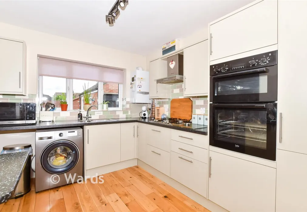 Kitchen - Priory Grove, Ditton, Kent - Wards of Kent