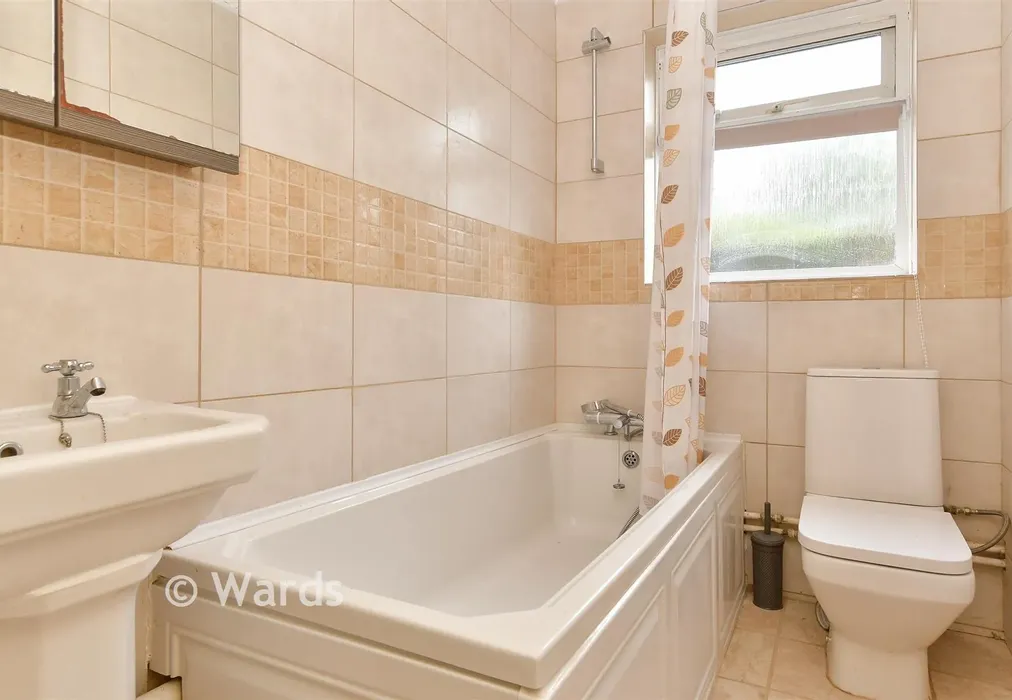 Bathroom - High Street, Isle Of Grain, Rochester, Kent - Wards of Kent