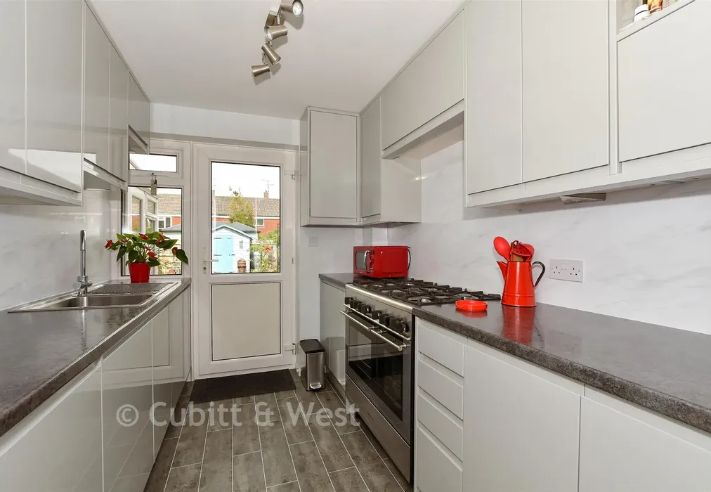 Kitchen - Corsletts Avenue, Broadbridge Heath, Horsham, West Sussex - Wards of Kent