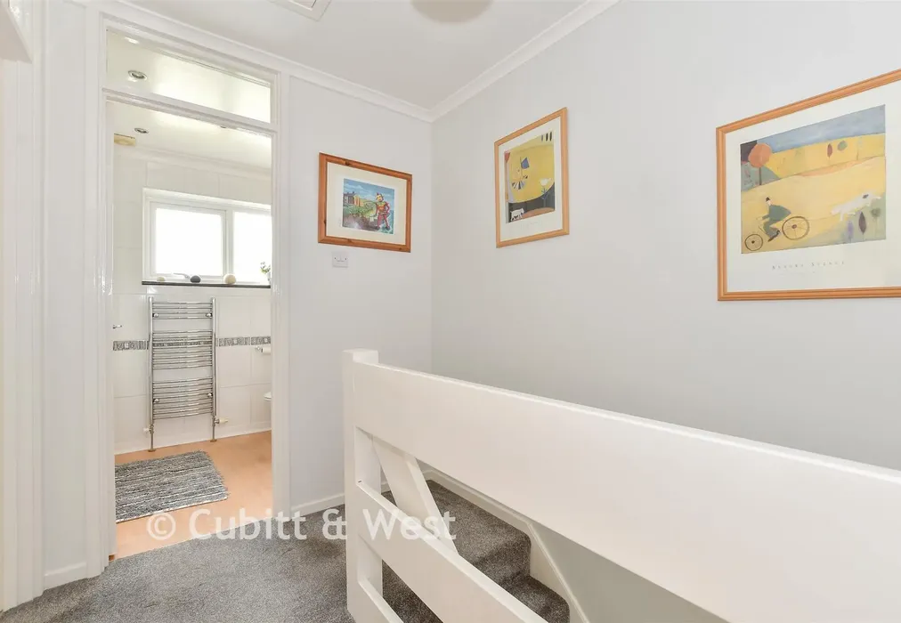 Landing - Corsletts Avenue, Broadbridge Heath, Horsham, West Sussex - Wards of Kent
