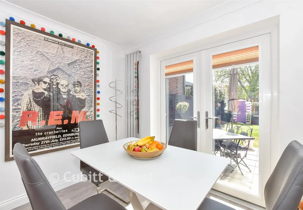 Family Room - Waterside Drive, Chichester, West Sussex - Wards of Kent