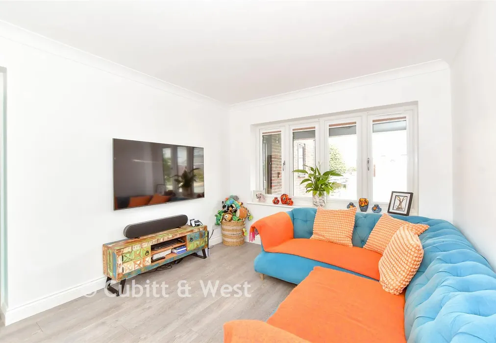 Family Room - Waterside Drive, Chichester, West Sussex - Wards of Kent
