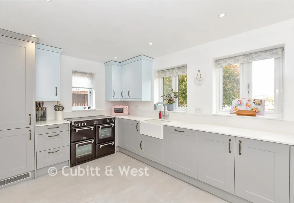 Kitchen - Waterside Drive, Chichester, West Sussex - Wards of Kent
