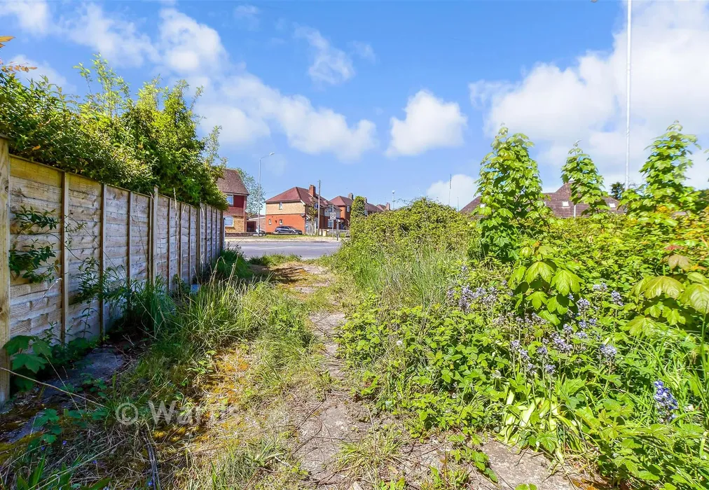 Driveway/Parking - Shipbourne Road, Tonbridge, Kent - Wards of Kent