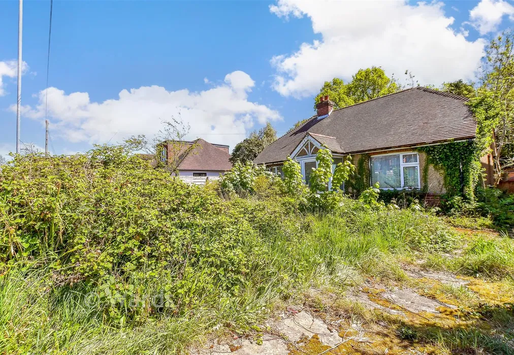 Driveway/Parking - Shipbourne Road, Tonbridge, Kent - Wards of Kent