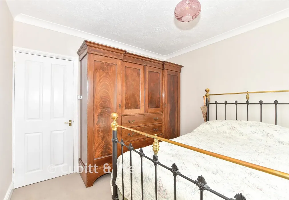 Bedroom 2 - Hammingden Lane, Ardingly, Haywards Heath, West Sussex - Wards of Kent