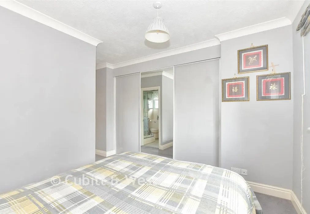 Bedroom 1 - Hammingden Lane, Ardingly, Haywards Heath, West Sussex - Wards of Kent