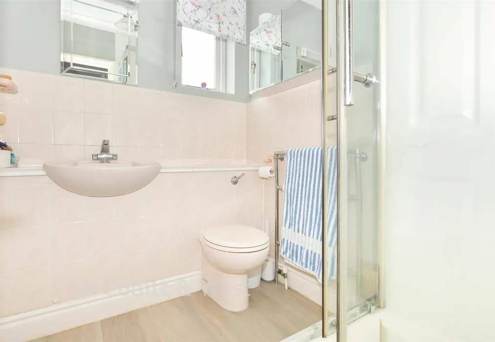 En-Suite Shower Room - Hammingden Lane, Ardingly, Haywards Heath, West Sussex - Wards of Kent