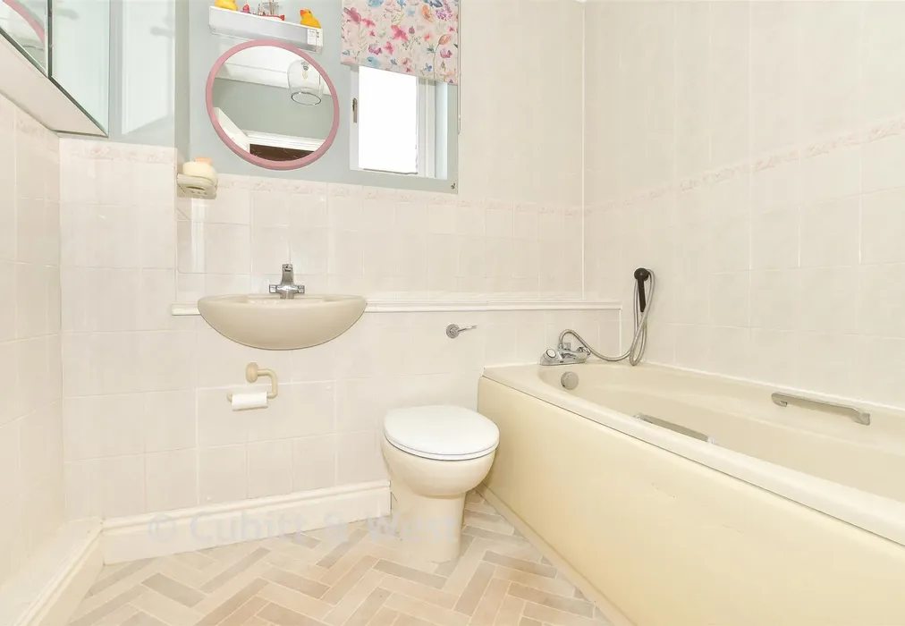 Bathroom - Hammingden Lane, Ardingly, Haywards Heath, West Sussex - Wards of Kent