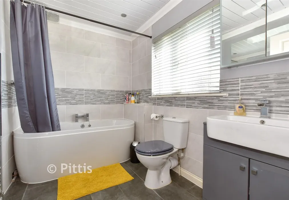 En-Suite Bathroom - Tamar Close, Sandown, Isle of Wight - Wards of Kent