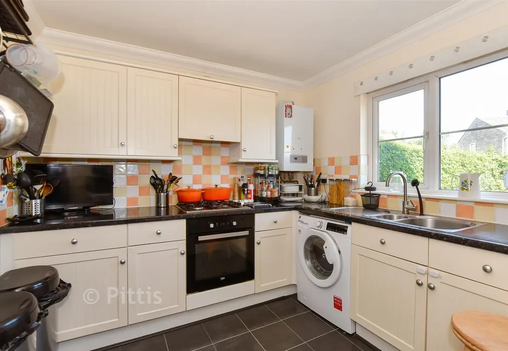Kitchen - Tamar Close, Sandown, Isle of Wight - Wards of Kent