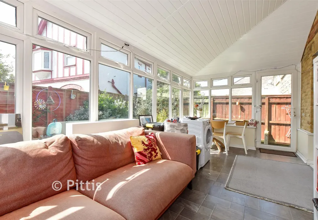 Sun Room - Tamar Close, Sandown, Isle of Wight - Wards of Kent