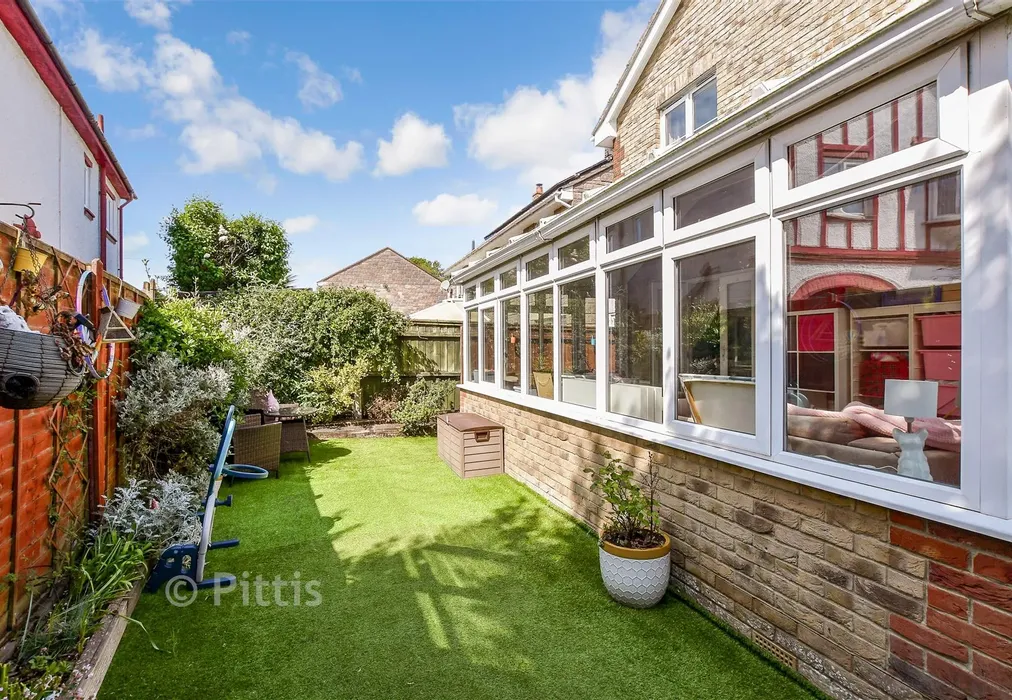 Rear Garden - Tamar Close, Sandown, Isle of Wight - Wards of Kent