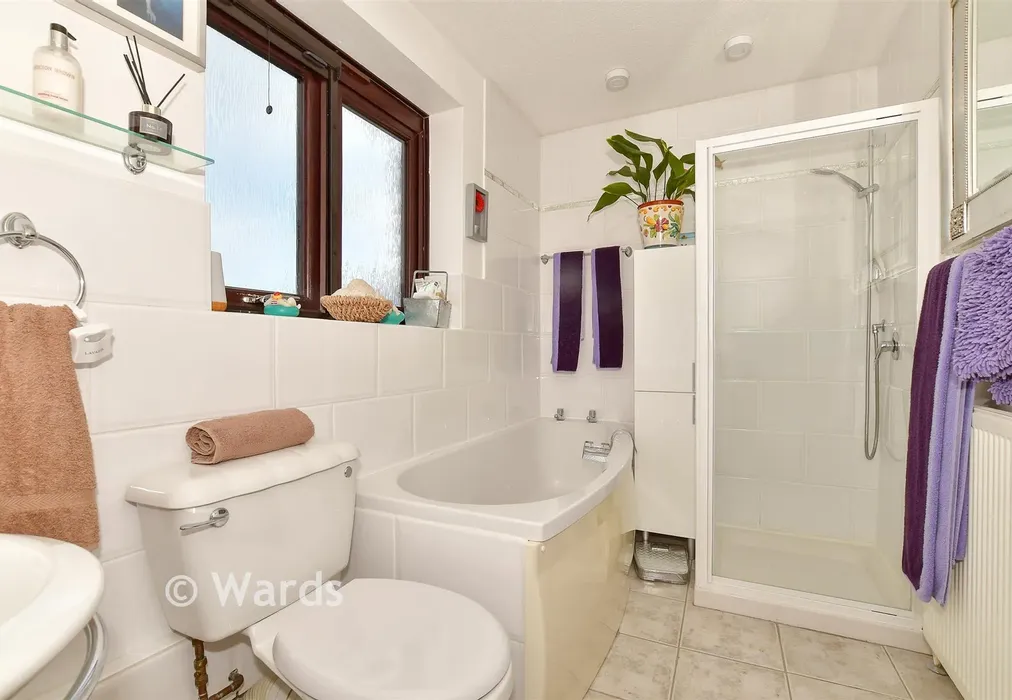 Bathroom - Cornwallis Avenue, Herne Bay, Kent - Wards of Kent