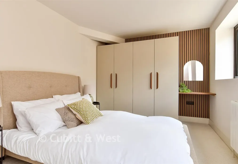 Bedroom 1 - Overhill Drive, Brighton, East Sussex - Wards of Kent