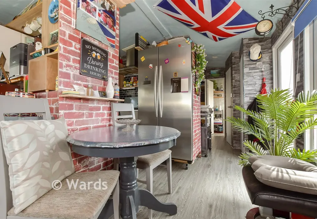 Internal Lifestyle Photograph - New Dover Road, Capel-Le-Ferne, Kent - Wards of Kent