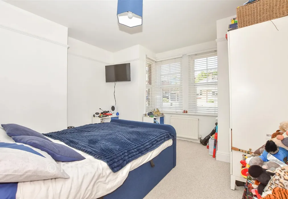 Bedroom 2 - Clatterford Road, Newport, Isle of Wight - Wards of Kent