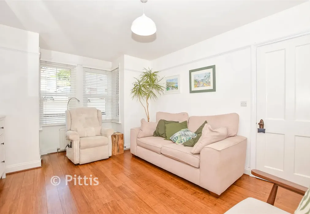 Lounge - Clatterford Road, Newport, Isle of Wight - Wards of Kent