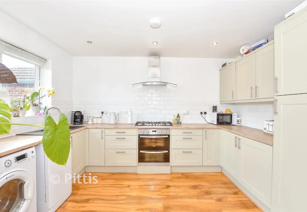 Kitchen/Diner - Clatterford Road, Newport, Isle of Wight - Wards of Kent