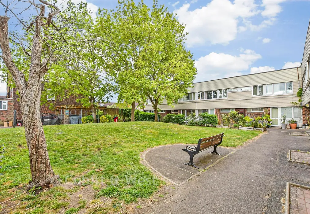 Communal Gardens - Daimler Way, Wallington, Surrey - Wards of Kent