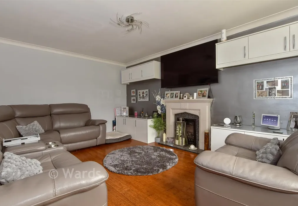 Lounge - Willow Road, Larkfield, Kent - Wards of Kent