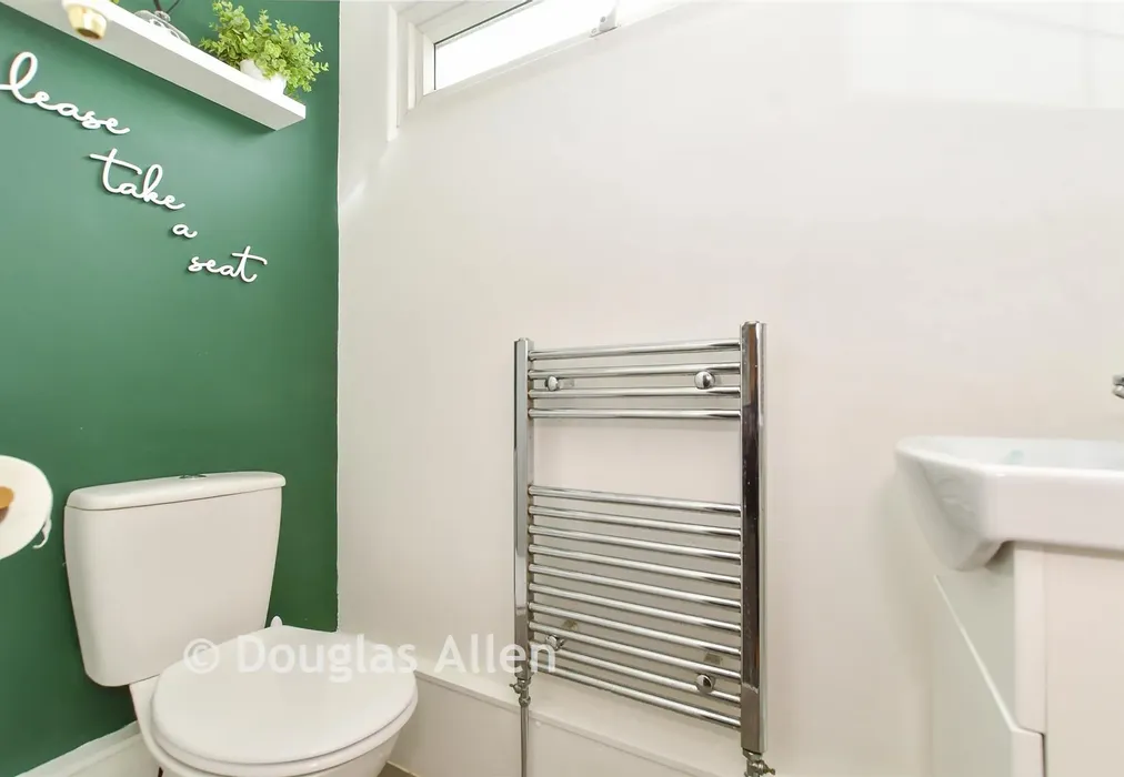 Cloakroom - Upper Rainham Road, Hornchurch, Essex - Wards of Kent