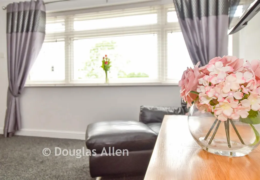 Internal Lifestyle Photograph - Upper Rainham Road, Hornchurch, Essex - Wards of Kent
