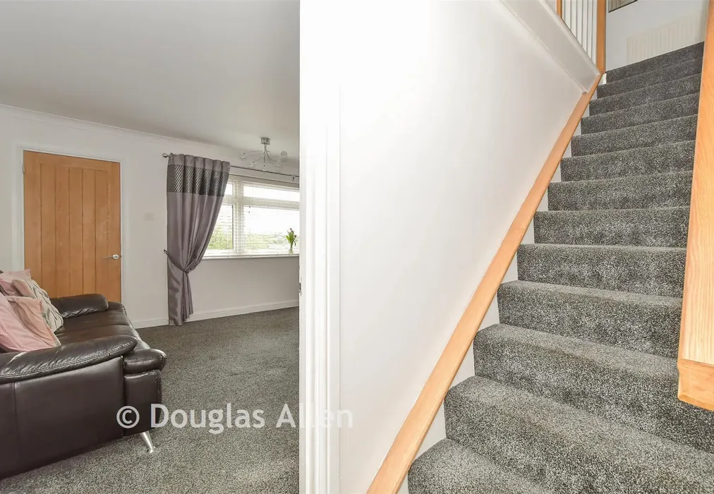 Inner Hallway - Upper Rainham Road, Hornchurch, Essex - Wards of Kent