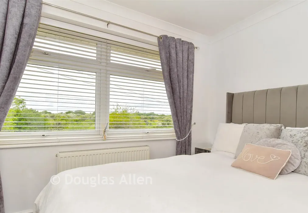 Internal Lifestyle Photograph - Upper Rainham Road, Hornchurch, Essex - Wards of Kent