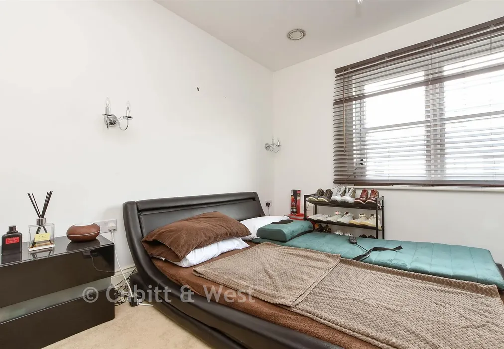 Bedroom 1 - Godstone Road, Whyteleafe, Surrey - Wards of Kent