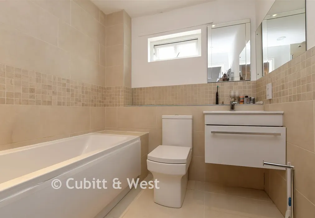 Bathroom - Godstone Road, Whyteleafe, Surrey - Wards of Kent