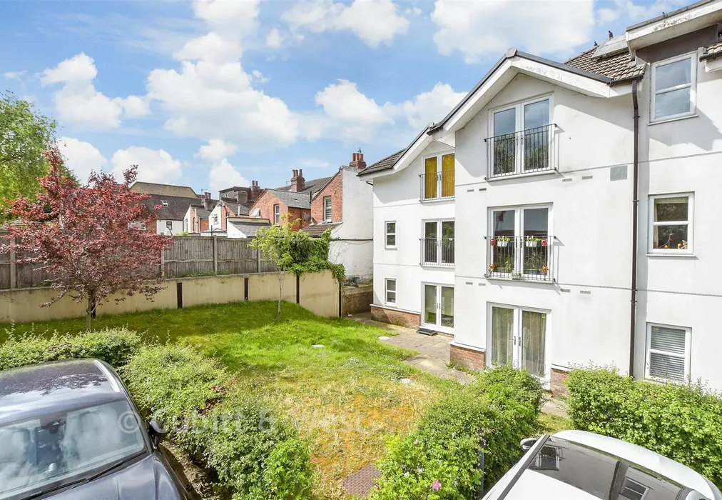 Communal Gardens - Godstone Road, Whyteleafe, Surrey - Wards of Kent