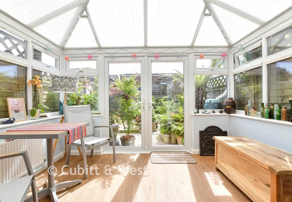 Conservatory - Beacon Way, Beaumont Park, West Sussex - Wards of Kent