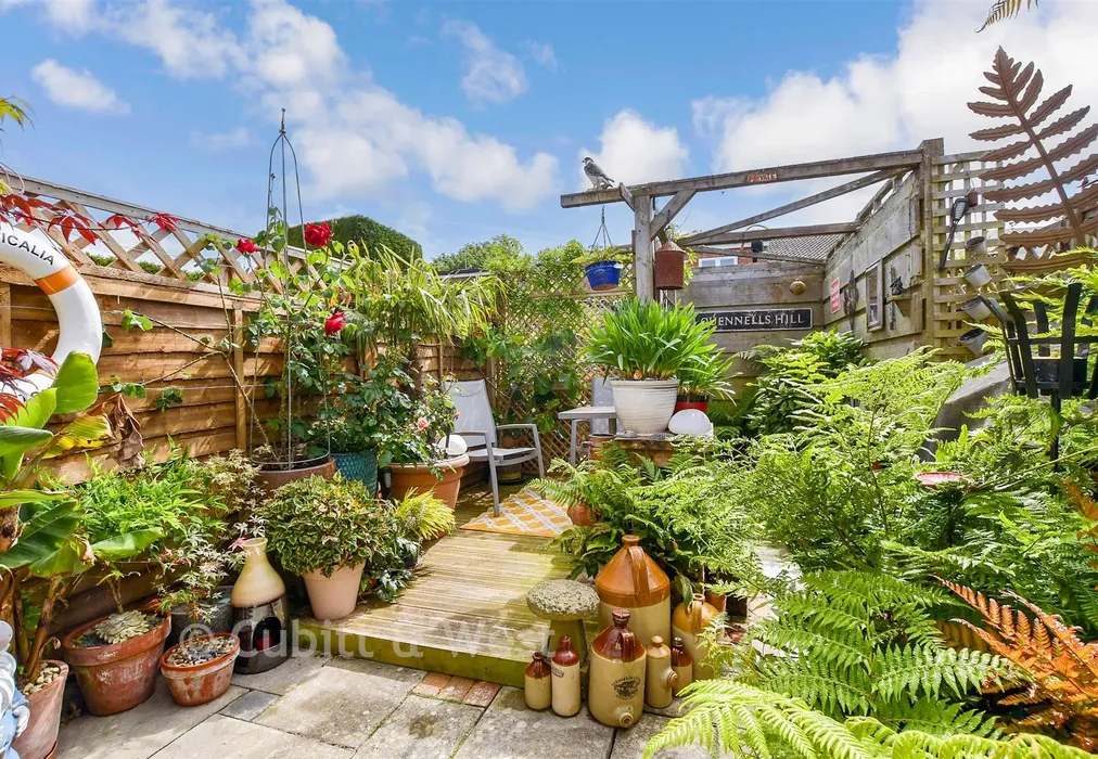 Rear Garden - Beacon Way, Beaumont Park, West Sussex - Wards of Kent