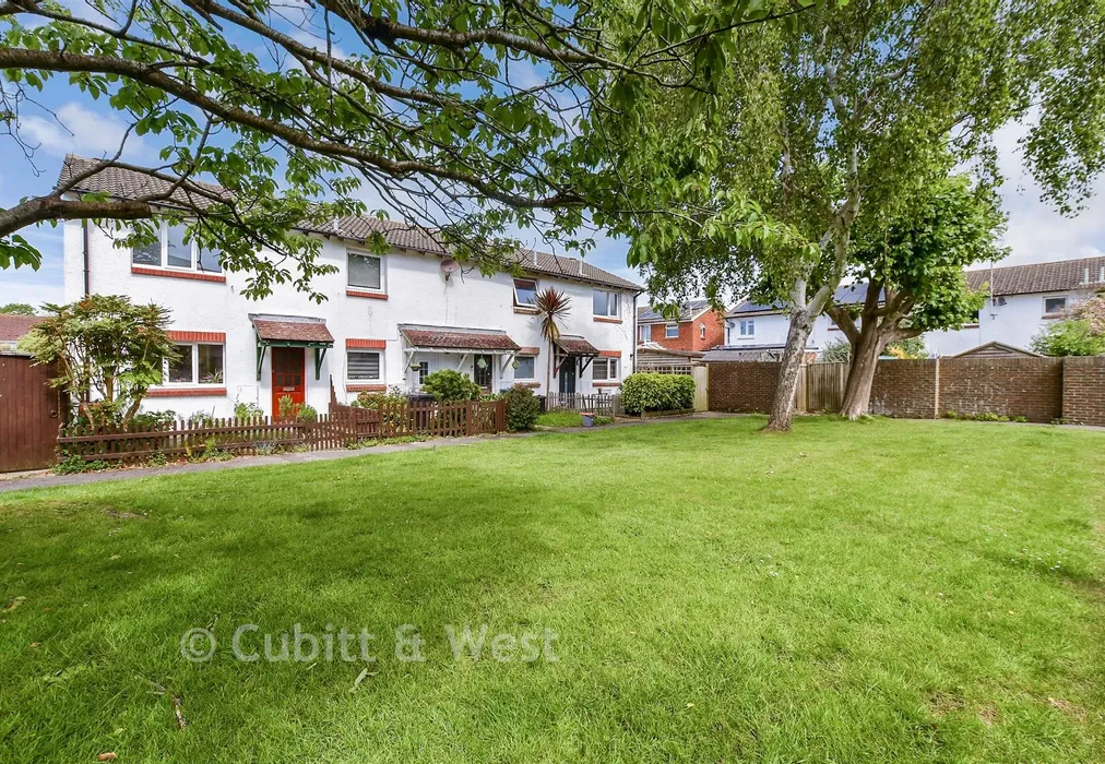 Communal Gardens - Beacon Way, Beaumont Park, West Sussex - Wards of Kent