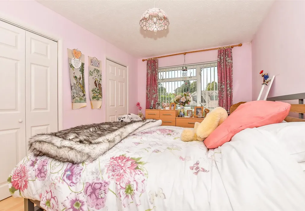 Bedroom 1 - Mill Lane, Crowborough, East Sussex - Wards of Kent
