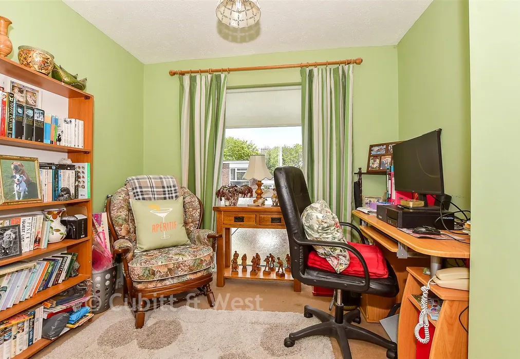 Bedroom 2 - Mill Lane, Crowborough, East Sussex - Wards of Kent