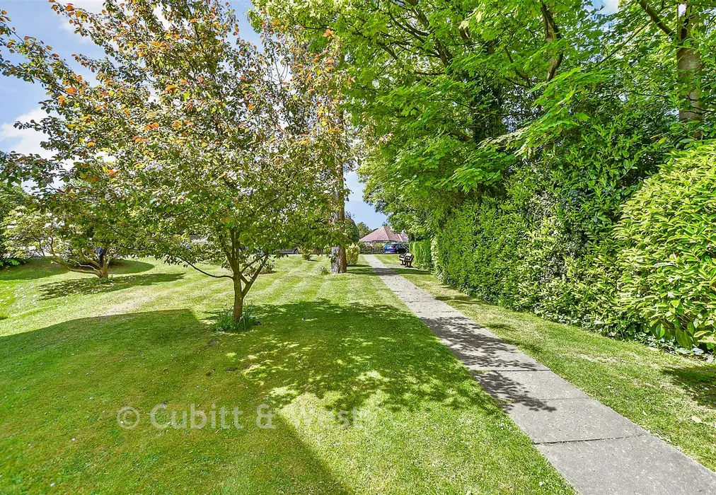 Communal Gardens - Mill Lane, Crowborough, East Sussex - Wards of Kent